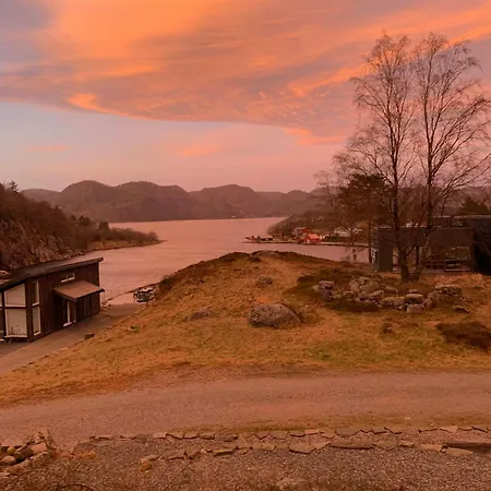 By The Fjord Med Gronsfjord