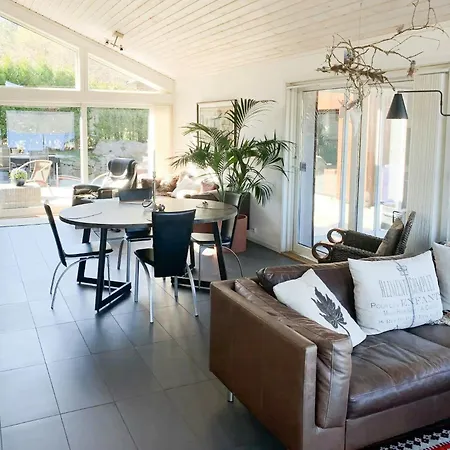 Дом отдыха By The Fjord Med Gronsfjord