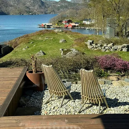 Casa de Férias By The Fjord Med Gronsfjord