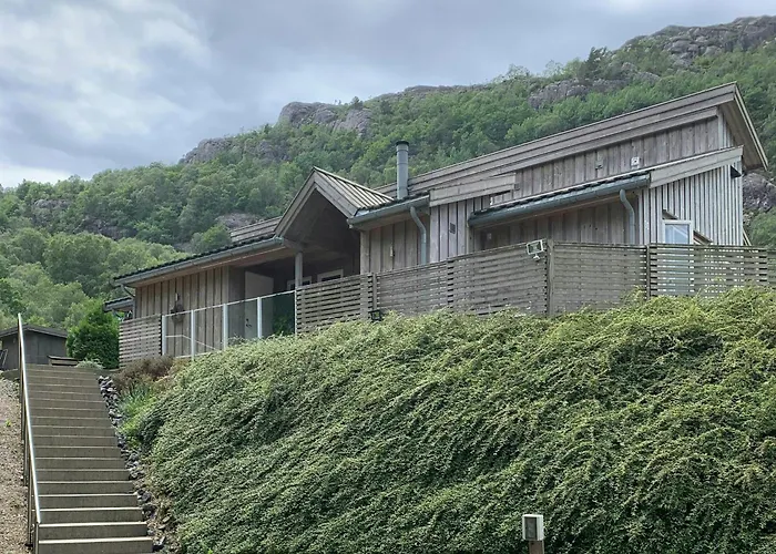 By The Fjord Med Gronsfjord