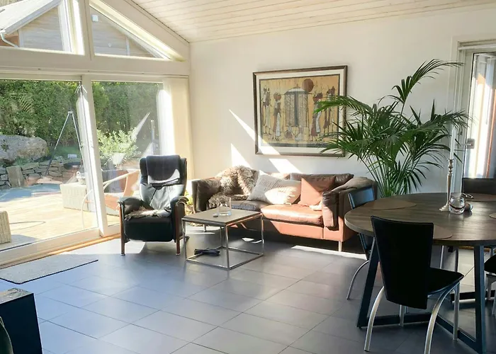 By The Fjord Med Gronsfjord