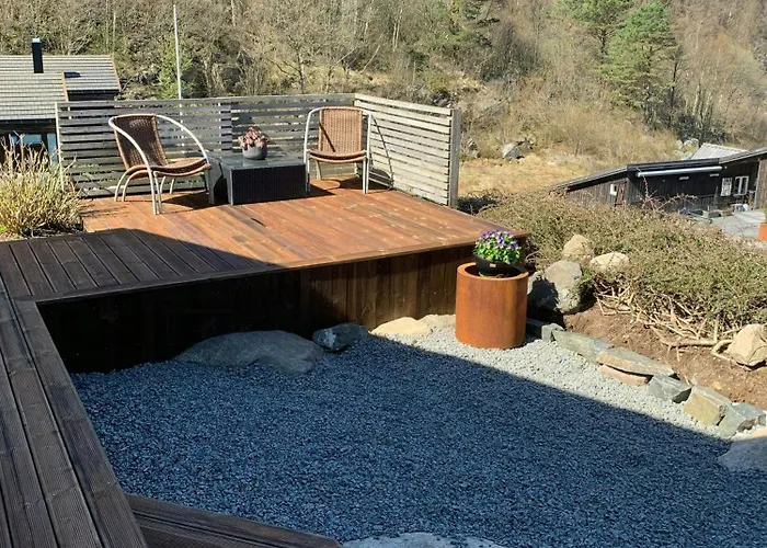 By The Fjord Med בית נופש *