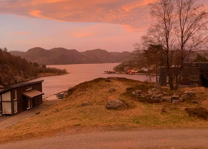 By The Fjord Med Gronsfjord